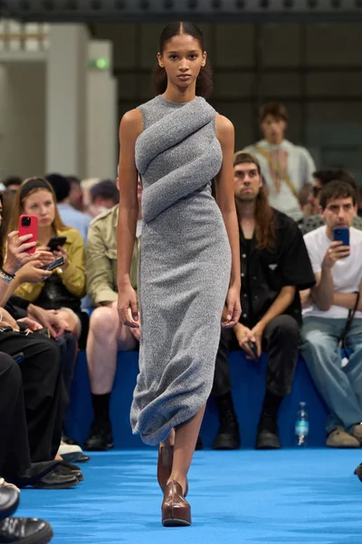 Look 13